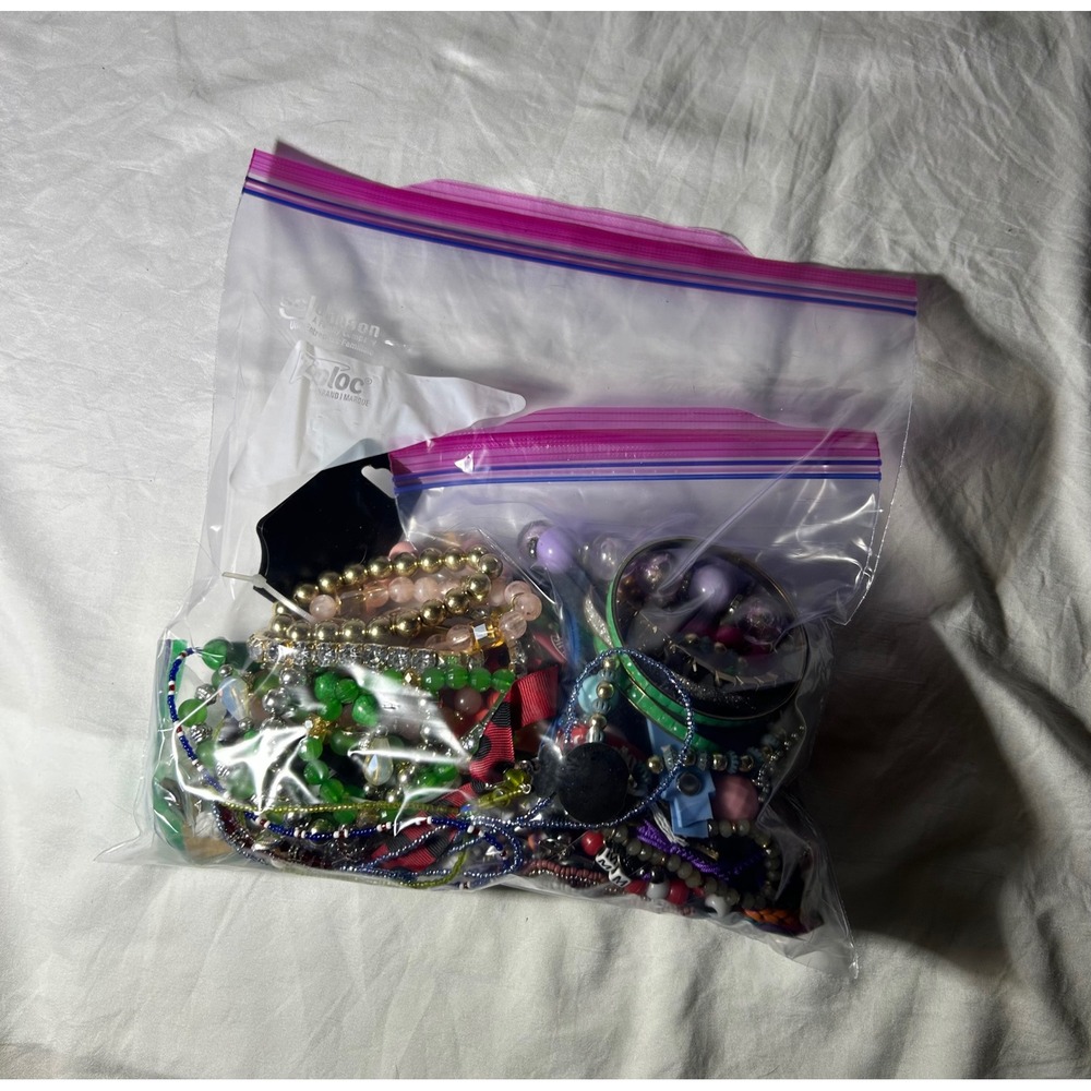 1-2lbs Assorted‎ Women's Jewelry Lot Bracelets Necklaces Earrings Charms Clips - Picture 9 of 9